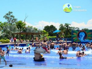 Piscina con Olas